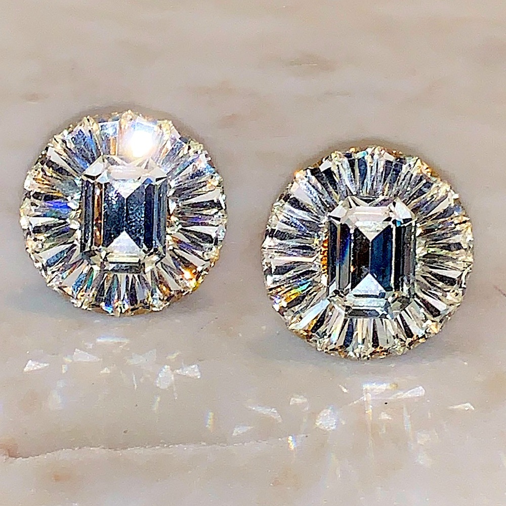 MAEDA’ EARRINGS CLIP ON SWAROVSKI CLEAR VIBRANT CRYSTALS VINTAGE 1 1/2 IN